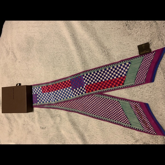 LOUIS VUITTON
Bandeau Silk Scarf 🧣 - Picture 1 of 4